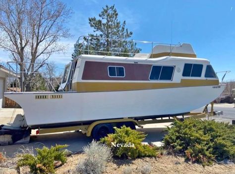 1976 Land N' Sea Houseboat For Sale By Owner $10K Small Houseboats For Sale, Pontoon Houseboats For Sale, Houseboats For Sale, Small Houseboats, Trailerable Houseboats, Pontoon Houseboat, House Boats For Sale, Boat Living, Boat House Interior