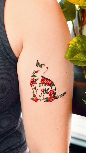 Porcelain Cat Tattoo, Cat And Plant Tattoo, Fluffy Tattoo, Tatu Ideas, Jasmine Tattoo, Tattoo Cafe, Pretty Flower Tattoos, Side Thigh Tattoos, Mandala Hand Tattoos