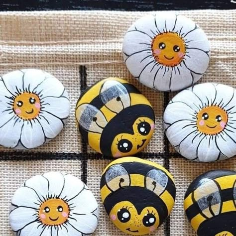 Welcome Stones Painted, Rock Crafts Diy, Bee Rocks, Welcome June, Painted Garden Rocks, Ladybug Rocks, Stone Pictures Pebble Art, Garden Rock Art, Painted Pebbles