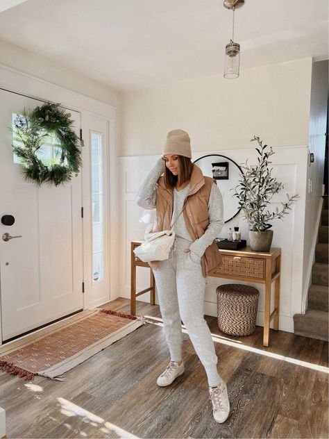 Women's Sweater Lounge Jogger … curated on LTK White Joggers Outfit Winter, Joggers Outfit Winter, Joggers Outfit Women Work, White Joggers Outfit, Joggers Outfit Women, Sweater Lounge, Bell Bottom Jeans Outfit, Womens Fashion Casual College, Cute Lounge Outfits