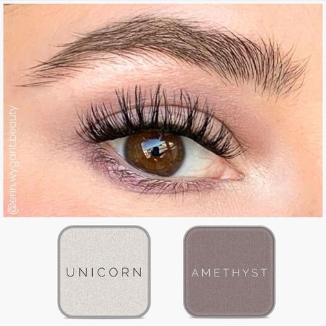 The easiest Seint eyeshadow look! Purple eyeshadow, makeup for brown eyes Younique Makeup Looks, Light Purple Eyeshadow Looks, Eyeshadow Brown Eyes, Makeup Tips For Blue Eyes, Simple Eyeshadow Looks, Natural Eyeshadow Looks, Eye Makeup Guide, Evening Eye Makeup, Maskcara Makeup