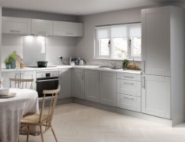 Kitchen Shaker Cabinets, Handleless Kitchen Cabinets, Integrated Kitchen Appliances, Wren Kitchens, Light Grey Kitchens, Wren Kitchen, Country Cottage Kitchen, Gloss Kitchen, Handleless Kitchen