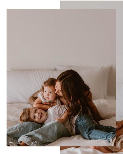 How cute is this cozy mommy&me session?! Always gotta throw in a tickle fight to get the giggles goin🤍 Mommy And Me