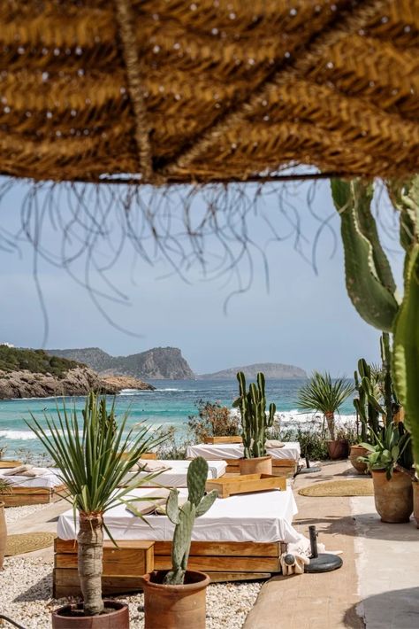 Atzaró Beach Daybeds 4 Ibiza Beach Restaurant, Ibiza Aesthetic, Ibiza Beach Club, Ibiza Restaurant, Diner Party, Ibiza Party, Wine Images, Europe 2024, Club Restaurant