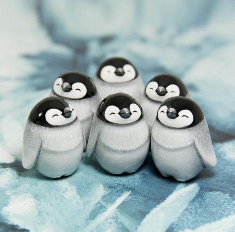 Clay Penguin, Kawaii Figurine, Polymer Clay Sculptures, Clay Crafts Air Dry, Polymer Clay Animals, Ceramic Figures, Clay Animals, Everything Goes, Ceramic Animals