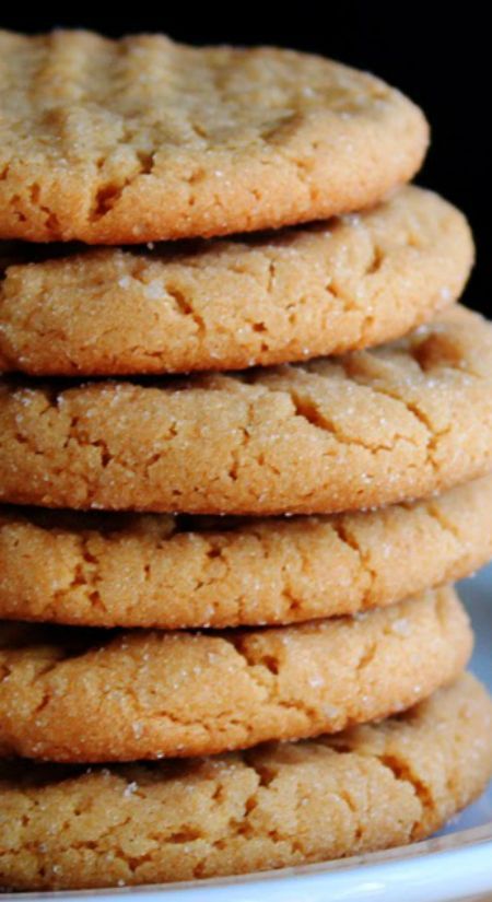 Honey Peanut Butter Cookies ~ Slightly crunchy around the outside and chewy in the center, perfectly sweetened, and totally delicious. Peanut Butter Honey Cookies, Colossal Cookies, Hot Cocoa Cookies, Classic Peanut Butter Cookies, Lemon Sugar Cookies, Honey Cookies, Cocoa Cookies, Chocolate Peanut Butter Cookies, Peanut Butter Honey