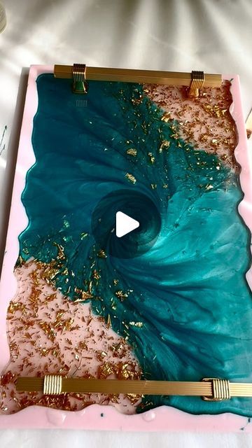 Resin Art Tray Designs, Resin Art With Crystals, Resin Art Decorative Trays, Resin Tray Videos, Epoxy Resin Projects, Geode Resin Tray, Unique Dining Tables, Art Resin, Circular Pattern