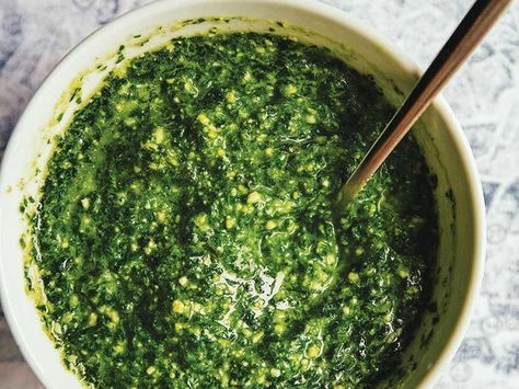 pesto Authentic Pesto Recipe, Green Sauces, Marinated Veggies, Food Casseroles, Mojo Verde, Pantry Meals, Cilantro Chutney, Basil Pesto Recipes, Chimichurri Recipe