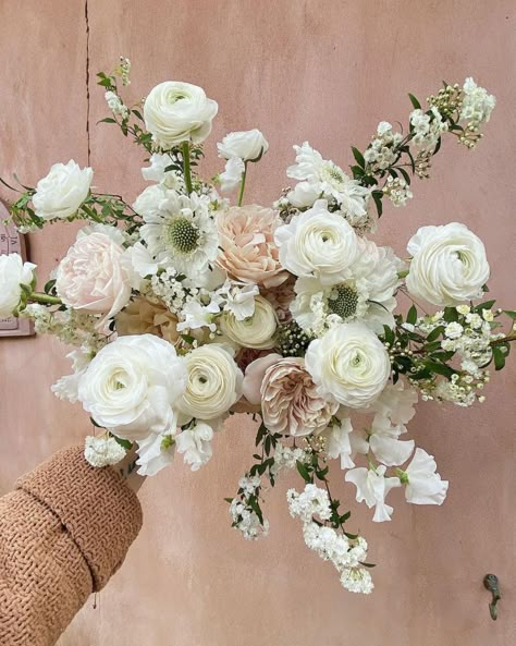 Instagram Colour Palette, Champagne Wedding Flowers, Cream Wedding Flowers, Happy Long Weekend, Blush Bridal Bouquet, Champagne Flowers, Bridal Bouquet Flowers, White Bridal Bouquet, Colorful Bouquet