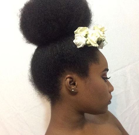 ❁ Pinterest: @0kaii ❁ 4c Updo, Updo Flowers, Beautiful Bun Hairstyles, Hair Updo Ideas, Transition To Natural Hair, Hairstyles For Everyday, Easy Short Hairstyles, Updo Ideas, Cabello Afro Natural