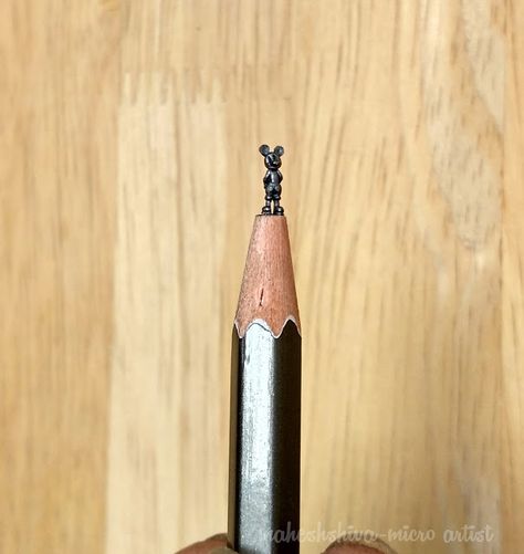 Pencil Carving Art, Crayon Carving, Pencil Sculpture, Bullet Journal Halloween, Micro Art, Pencil Carving, Graphite Art, Pencil Lead, Pencil Drawing Tutorials