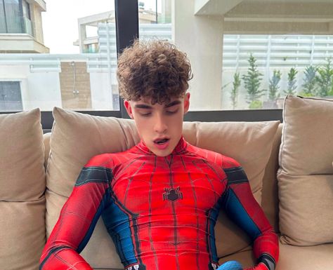 Hot Spiderman Costume, Spiderman Costume Men, Spiderman Cosplay Men, Hot Spiderman, Bf Wallpaper, Peter Parker Aesthetic, Gay Costume, Parker Aesthetic, Spider Man Cosplay