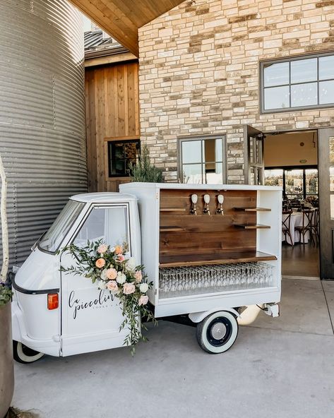 Piaggio Ape mobile bar decorated with florals. Three beer taps dispense bubbly into the champagne glasses stored below. Prosecco Station Wedding, Prosecco Cart Wedding, Wedding Vendor Ideas, Brewdog Bar, Vintage Bar Cart Styling, Prosecco Truck, Wedding Bar Cart, Wine Truck, Wedding Ideas Vintage