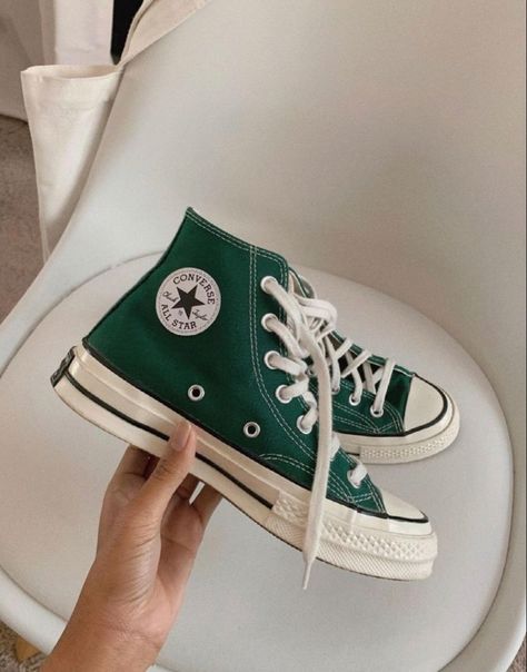 Shoe Lace Patterns For Vans, Converse Aesthetic, Cute Converse, Shoelace Patterns, Trendy Shoes Sneakers, Dr Shoes, Preppy Shoes, Green Converse, Hype Shoes