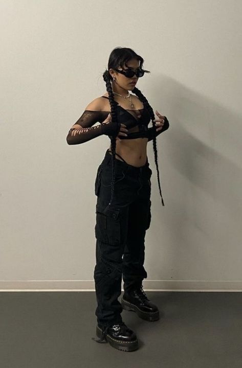 So Track Boa, Rave Aesthetic Outfit, All Black Rave Outfit, Female Techwear, Outfit Techno, Techno Rave Outfit, Black Rave Outfits, Techno Vibes, Berlin Rave