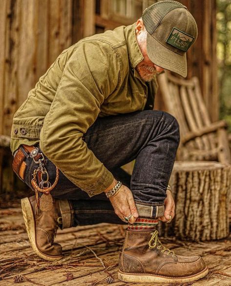 Rugged Workwear Style For Men, Redwing Boots Outfit Mens Fashion, Mens Fashion Lumberjack Casual, Rugged Style Men Outfit, Men’s Lumberjack Style, Rugged Gentleman Style, Red Wing Boots Work, Bohemian Style Men, Mens Rugged