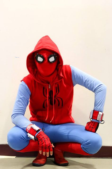 https://blog.adafruit.com/2017/07/11/peter-parkers-homemade-spider-man-suit-costume/ Christmas In New York Outfits, Best Christmas Gift Baskets, Halloween Costumes Kids Homemade, Diy Costumes Kids Boys, Umbreon Pokemon, Spider Man Costume, Diwali Drawing, Halloween Costumes For Work, Friends Couple