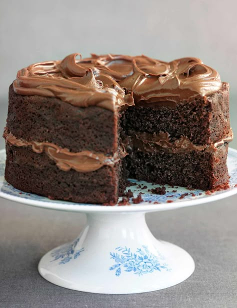 Easy Chocolate Fudge Cake, Cake Recipes Uk, Chocolate Fudge Cake Recipe, Fudge Cake Recipe, Easy Chocolate Fudge, Cake Liner, Chocolate Cake Recipe Easy, Easy Chocolate Cake, Chocolate Fudge Cake