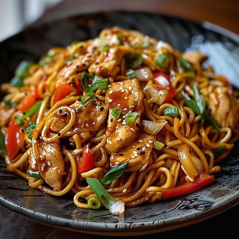 Asian Chicken Noodle Bowl, Noodle Stir Fry Recipes Chicken, Stir Fried Noodles Chicken, Noodle With Chicken Recipes, Asian Chicken Noodles Recipe, Chao Mein Recipe, Chicken Asian Noodles, Wok Noodle Recipes, Asian Noodles With Chicken