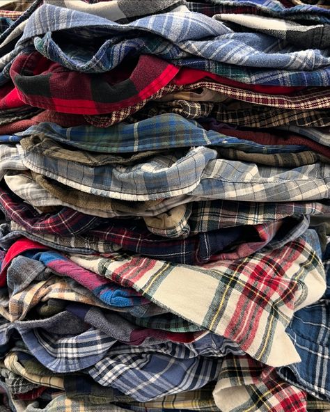 🍁Flannels are hereee!🍁 I love flannels more than I should, they’re just so versatile and cozy 🥰 We just stocked a whole rack of cute flannels in all sizes and colors for you wonderful babes 💚 And tomorrow (Saturday) I’ll have a couple racks of $5 clothes outside all day for the Lower Lawrenceville “Sidewalk Soirée” - a little sale put on by @lvpgh celebrating the end of over a year of construction in lower LV🦺🚧 Cute Flannels, Aesthetic Flannel, Flannel Aesthetic, Flannel Clothing, Flannel Outfits, Practical Magic, Aesthetic Vintage, Glee, Put On