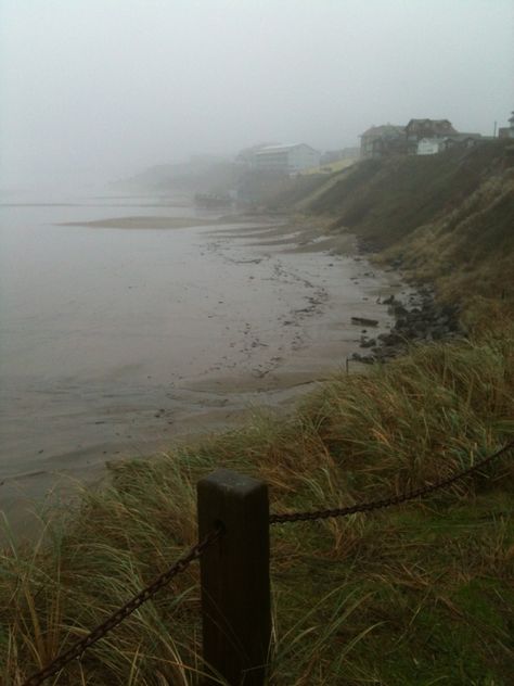 Rainy Maine Aesthetic, Foggy Oregon Coast, Foggy Coast Aesthetic, New England Coast Aesthetic, Coast Aesthetic Dark, English Seaside Aesthetic, Seaside Oregon Aesthetic, Rainy Ocean, Rainy Oregon