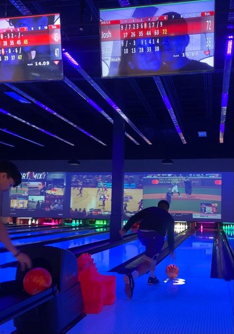 Summer date nights, date night idea, date ideas, cute dates, cute couple, relationship, bowling, bowling aesthetic, bowling date photography Cute Date Night Aesthetic, Coloring Date Aesthetic, Summer Date Ideas Aesthetic, Bowling Date Aesthetic, Ideal Date Ideas, Dream Dates Aesthetic, Fun Relationship Goals, Summer Date Aesthetic, Date Ideas With Boyfriend