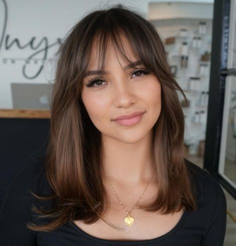 Shoulder-Length Hairstyle with Bangs for a Broad Forehead Bangs On Flat Hair, Fringe Bangs Wispy, Bangs With Flat Hair, Wispy Bangstyle Hair Short, Long Neck Haircut, Haircut For Broad Shoulders Women, Wispy Bangs Diamond Face, Shoulder Length Hair On Round Face, Mid Length Hair With Fringe Bangs