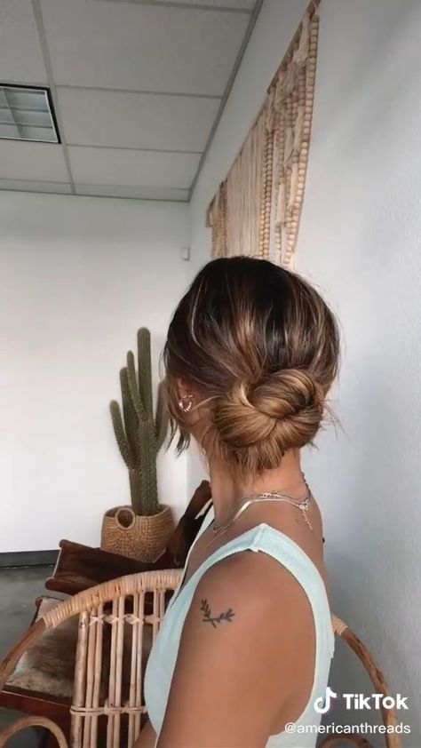 Messy Hair Tutorial, Perfect Messy Bun, Hair Upstyles, Bun Tutorial, Peinados Fáciles Para Cabello Corto, Hair Up Styles, Bun Hairstyles For Long Hair, Easy Hairstyles For Long Hair, Aesthetic Hair