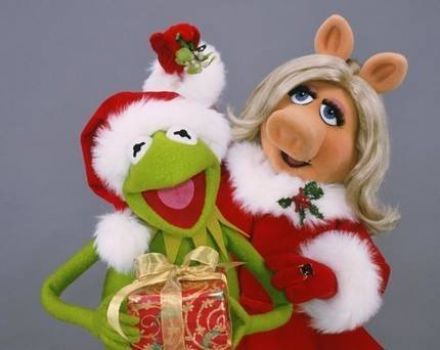 Merry Christmas Kermit & Miss Piggy (42 pieces) Kermit Gif, Kermit And Miss Piggy, Muppets Christmas, Kermit Funny, Fraggle Rock, The Muppet Show, Muppet Babies, Merry Christmas Images, Miss Piggy