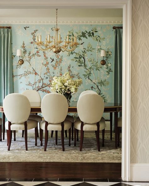 Tropical Library, Blue Chinoiserie Wallpaper, Room Wallpaper Ideas, 1920 Home, California Room, Chippendale Chairs, Dining Room French, Open Family Room, Dining Room Wallpaper