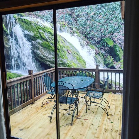 The Waterfall Cabin In Tennessee Is Nothing Short Of Amazing - Mainstream Adventures Foster Falls Tennessee, Pigeon Forge Tennessee Cabins, Mainstream Adventures, Tennessee Waterfalls, Tennessee Cabins, Cabin Trip, Pigeon Forge Tennessee, Secluded Cabin, Family Cabin