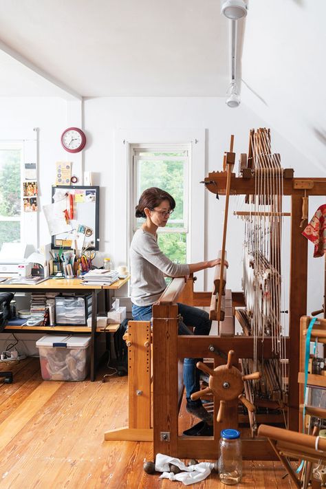 In her attic studio, Emi Ito breaks the rules of textile production with her imaginative, hand-woven scarves and wraps. Weaving Studio Ideas, Maine Homes, Attic Studio, Studio Pictures, Weaving Studio, Embroidery Paper, Sewing Couture, 2025 Mood, Dream Weaver