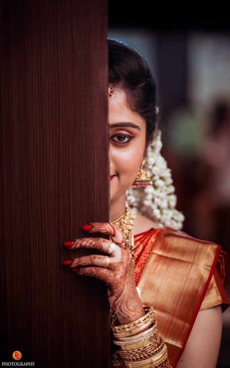 Saree Ceremony, Saree Function, Wedding Photography Bridal Party, Indian Bride Poses, Indian Bride Photography Poses, Indian Wedding Poses, Bride Photos Poses, Kerala Wedding Photography, Kerala Bride