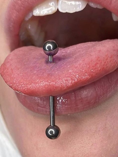 Silver Tounge Piercing, Tongue Piercing Men, Different Tongue Piercings, Tongue Piercing Ideas, Woman Piercing, Women Piercings, Peircings Women, Piercings Corps, Piercings Women