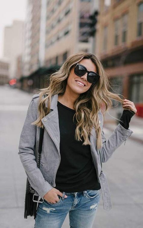 Blazer Summer Outfits, Biker Jacket Outfit, Suede Jacket Outfit, Grey Suede Jacket, Moto Jacket Outfit, Grey Leather Jacket, Summer Outfit Ideas, Jacket Outfit, Grey Suede