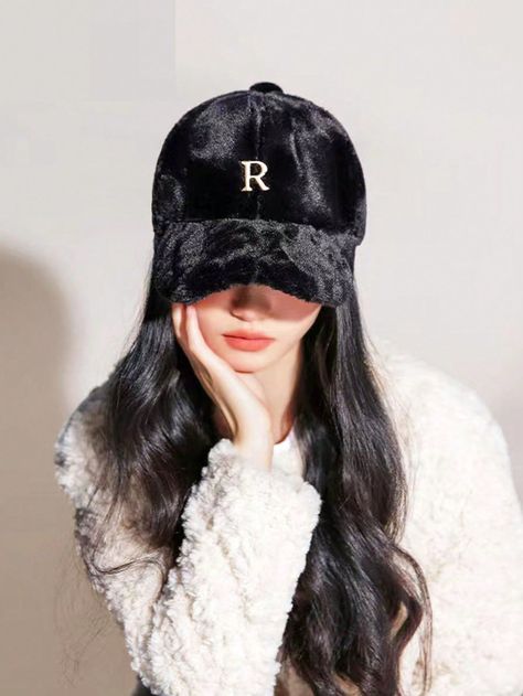 Women Baseball Cap, Cute Photo Poses, Outdoor Streetwear, Beautiful Eyes Images, Cap Girl, Women Baseball, Bollywood Hairstyles, Cool Hairstyles For Men, Best Pose For Photoshoot