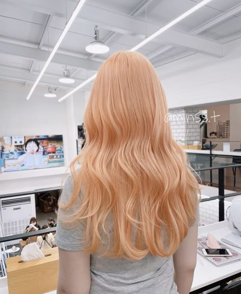 Aesthetic Hair Color, Peach Blonde, Blonde Hair Goals, Blue Ombre Hair, Blonde Hair Transformations, Strawberry Hair, Peach Hair, Polished Hair, Strawberry Blonde Hair