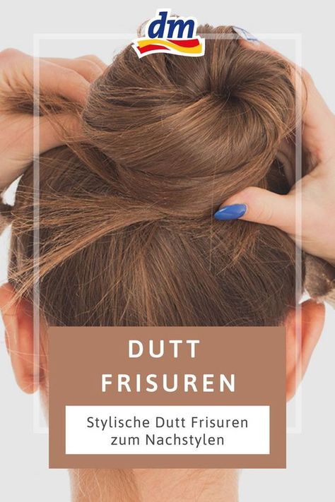 Der Dutt, auch Chignon, genannt zählt zu den Langhaarfrisuren. Wir kennen den Haarknoten nicht nur aus dem Ballett - die Frisur ist seit Jahrzehnten auf den Straßen und Laufstegen dieser Welt zu sehen - also ein echter Evergreen. Bei uns gibt's die Haar-Trends und Dutt-Variationen für jung und alt - als Inspiration und zum Nachstylen. Curly Hair Summer Hairstyles, Curly Hair Summer, Pixie Haircut Fine Hair, Summer Hairstyles For Black Women, Mens Summer Hairstyles, High Ponytail Hairstyles, Summer Hairstyles For Medium Hair, Easy Summer Hairstyles, Hair Summer