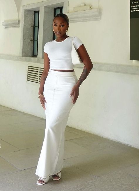 Summer White Outfits, Lounge Skirt, White Skirt Outfit, Modest Girly Outfits, White Skirt Outfits, Modest Casual Outfits, Modest Summer, Stylish Work Attire, Effortlessly Chic Outfits