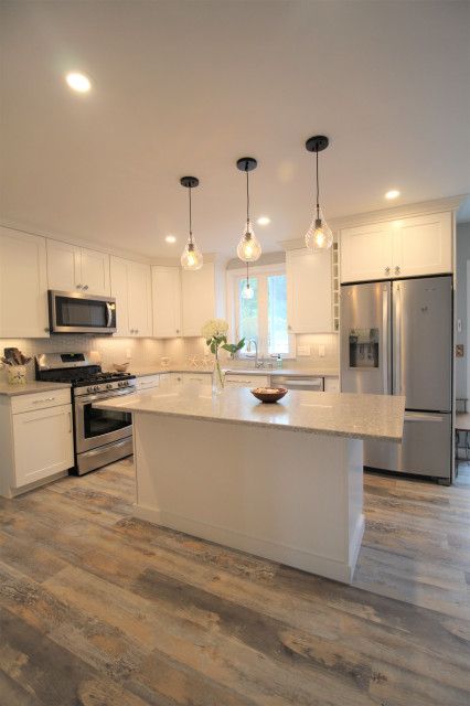 Beach Inspired - Beach Style - Kitchen - Burlington - by Kitchens by Design | Houzz Small Kitchen With An Island, L Shaped Kitchen With Island Layout, Kitchen Layout Ideas With Island, Small Kitchen Ideas Layout, Small L Shaped Kitchens, Small Condo Kitchen, Kitchen With An Island, Storage And Seating, Small Kitchen Design Ideas