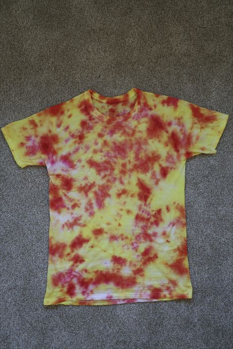 Tie Dye Crumple Pattern, Crumble Tie Dye, Tie Dye Crumple, Dye Patterns, How To Tie Dye, Easy Video, Diy Tutorials, Tie Dye Patterns, Easy Diy Crafts