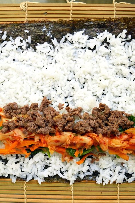 Kimchi Kimbap - Jaja Bakes - jajabakes.com Kimchi Kimbap, Gimbap Recipe, Korean Kimbap, Seaweed Rice, Bibimbap Recipe, Fermented Kimchi, Gochujang Sauce, Healthy Protein Meals, Marinated Beef