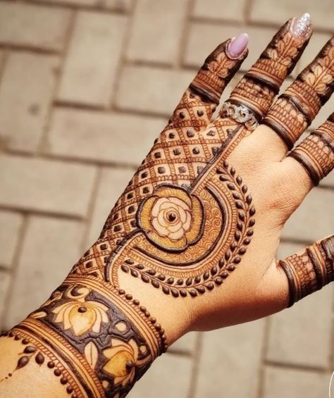 Mendi Design 2024, Back Mahendi Design Latest, Simpal Mehandi Designs, Back Side Mehendi Design, Back Hand Mehndi Design, Hand Mehendi, Full Mehndi, Hand Mehndi Design, Mehndi Designs Bridal