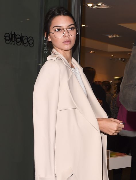 Model-of-the-moment Kendall Jenner stepped out during Paris Fashion Week in a pair of attention-grabbing eyeglasses. Ironically, it's what wasn’t there that photographers and bloggers are clamoring for. Aviator Glasses Men, Clear Aviator Glasses, Celebrity Sunglasses, Aviator Eyeglasses, Kendall Style, Garrett Leight, Eyewear Glasses, Aviator Glasses, Kendall And Kylie Jenner