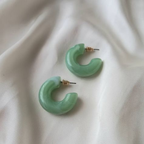 Resin Jewelry Ideas, Green Hoop Earrings, Resin Hoop Earrings, Drawstring Gift Bag, Earrings Aesthetic, Gold Waves, Chunky Hoop Earrings, Best Friend Necklaces, Earrings Resin