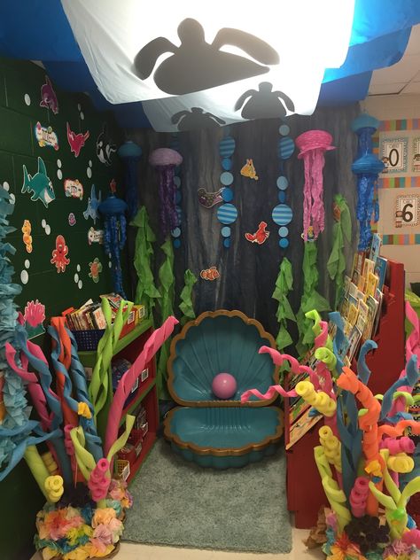 Wills Valley KinderKats: UPDATED for 2018!!! Classroom Photos Ocean Diorama, Biomes Project, Ocean Classroom, Under The Sea Decorations, Ocean Theme Classroom, Deco Marine, Underwater Theme, Ocean Party, Sea Decor