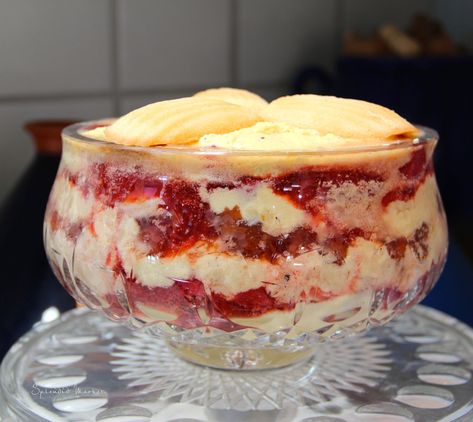 A Splendid Christmas Trifle… Pioneer Woman Orange Cranberry Trifle, Cherry Trifle Recipes, Cherry Trifle, Trifle Recipes, Christmas Trifle, Homemade Strawberry Sauce, Canned Cherries, Trifle Desserts, Peach Jam