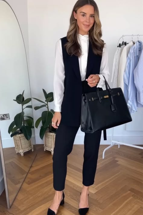 Working Outfit, Autumn 23, Smart Fashion, Meeting Outfit, Casual Work Outfits Women, Look Office, Work Fits, Professional Outfits Women, Office Chic