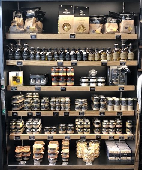 Deli Counter Display Ideas, Spices Display, Deli Display, Food Boutique, Deli Ideas, Deli Cafe, Deli Shop, Store Shelves Design, Deli Counter