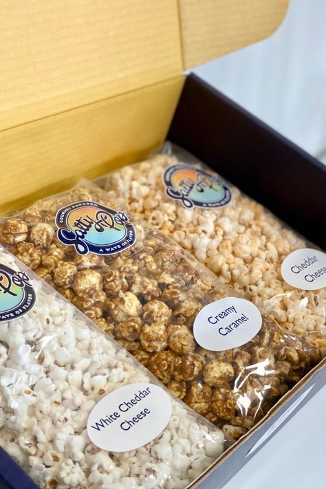 Gourmet Popcorn Packaging Ideas, Giftbox Aesthetic, Popcorn Packaging Ideas, Popcorn Display, Popcorn Aesthetic, Popcorn Business, Flavored Popcorn Recipes, Mishloach Manos, Popcorn Brands